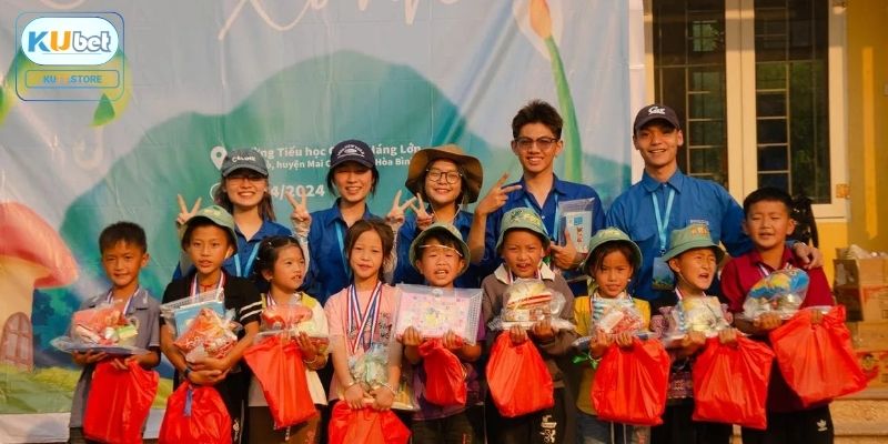 Các Hoạt Động Xã Hội Kubet11 - Khẳng Định Sân Chơi Đáng Tin Rất nhiều điểm trường nhận được sự hỗ trợ của nhà cái